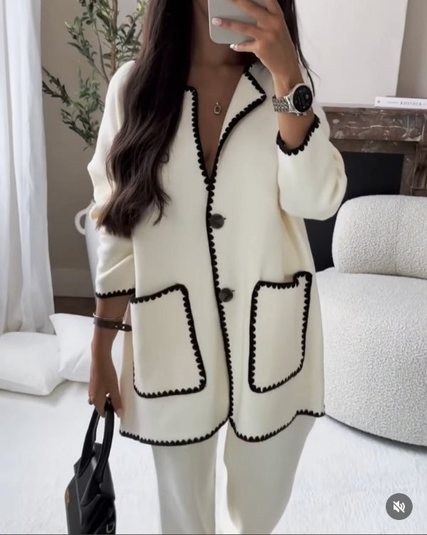 Anna | Dwuczęściowy komplet damski – mieszanka wełny – luźny krój – kontrastowe wykończenia – kieszenie naszywane